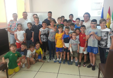 El Aula Universitaria de Fútbol participa en la Escuela de Fútbol Fair Play de Paterna de Rivera