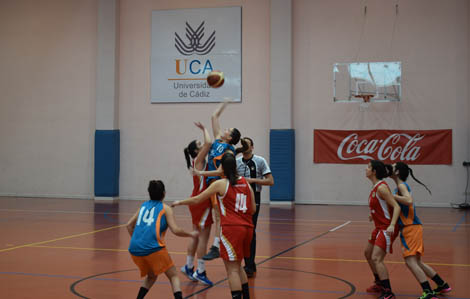 Los equipos UCA de baloncesto femenino y masculino, clasificados para el CAU