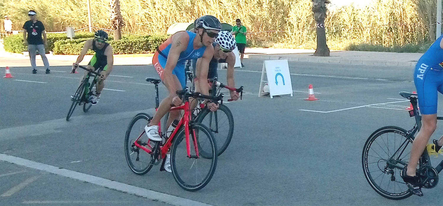 Ángel Puertas y Manuel Aguilar, ambos de la F. CC. Educación, participaron en el Campeonato de España Universitario de Triatlón