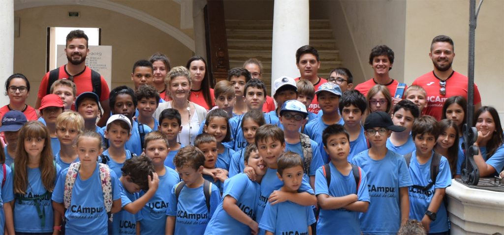 Los participantes del VII Campamento infantil visitan el campus de Cádiz