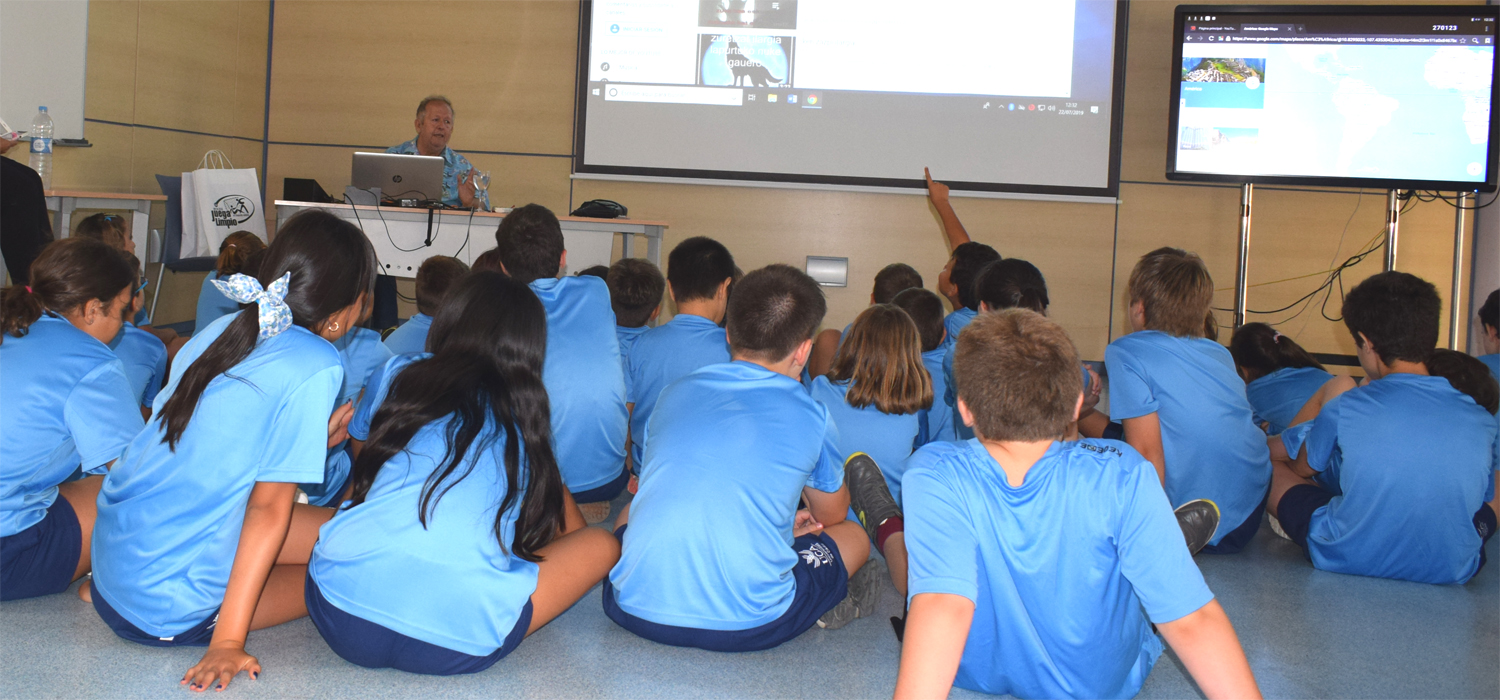 El escritor Juan José Téllez participa en  el VII Campamento UCAmpus hablando sobre lenguas indígenas