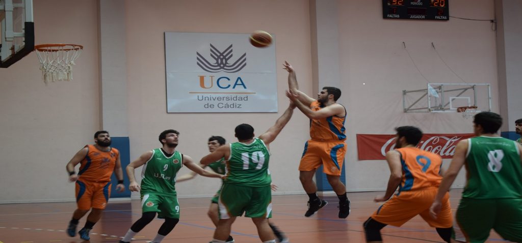 El equipo de Baloncesto Masculino juega la fase final de los Campeonatos de Andalucía Universitarios