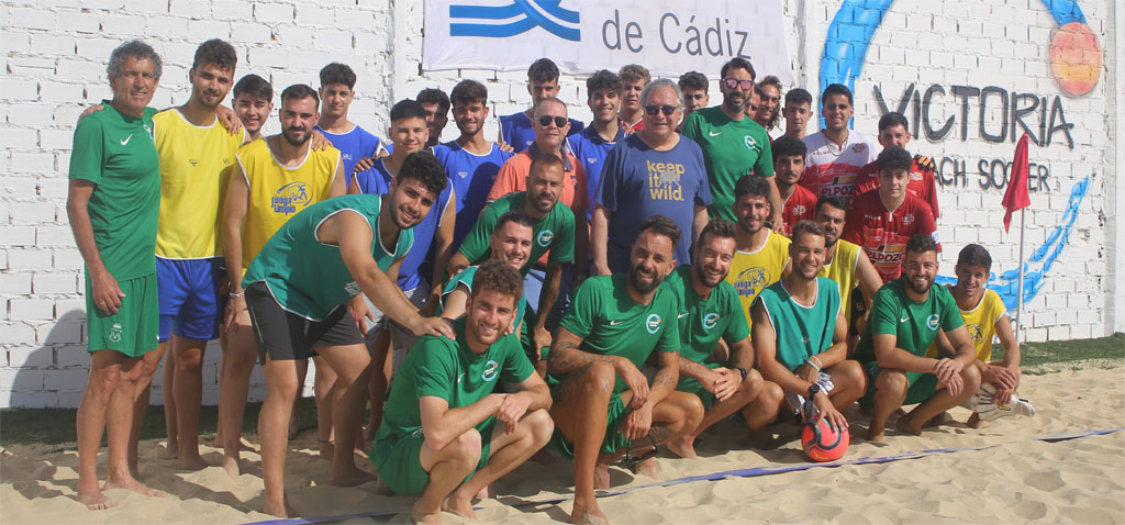 36 alumnos de la UCA participaron en  las I Jornadas UCA de Fútbol Playa  celebradas en Conil de la Frontera