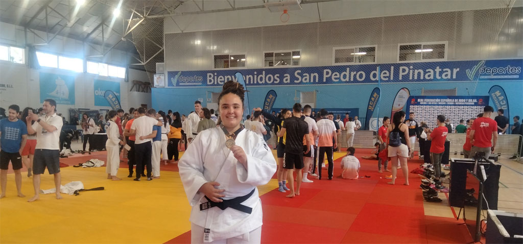 La alumna Zoe Soriano bronce en el Nacional Universitario de judo