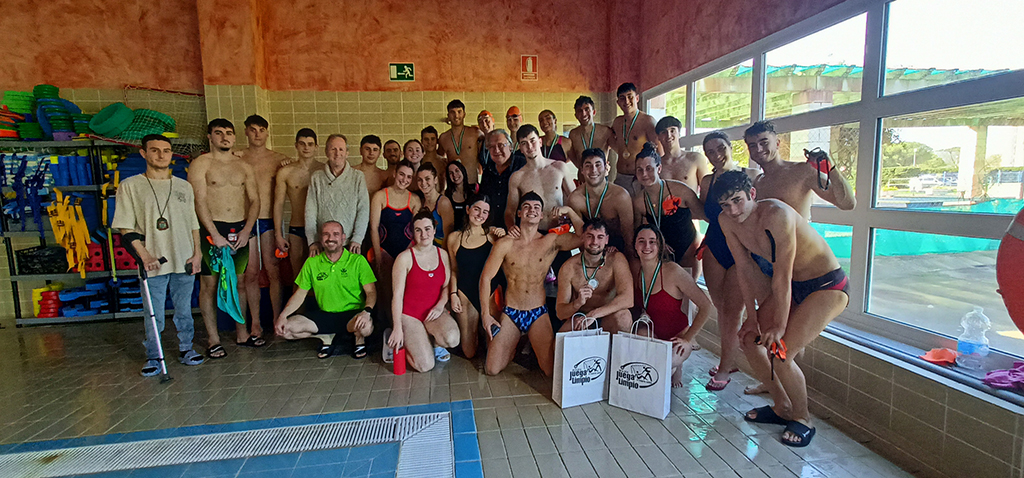 El Complejo Deportivo UCA de Puerto Real acogió el XII Maratón de Natación de la UCA