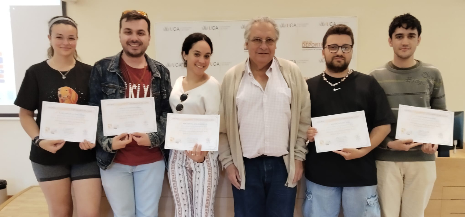 Los estudiantes organizadores de la III Copa Gallo y el ayuntamiento de Villamartín, premios Juega Limpio UCA