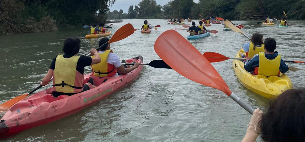 La Universidad de Cádiz celebra la 6ª RutUCA en kayak por el río Guadiaro