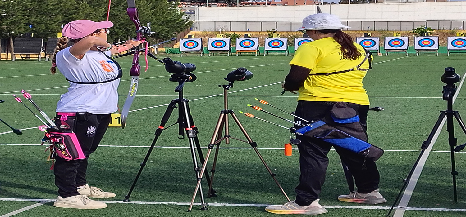 La estudiante Lucía Sánchez representó a la UCA en el Campeonato de España Universitario de Tiro con Arco